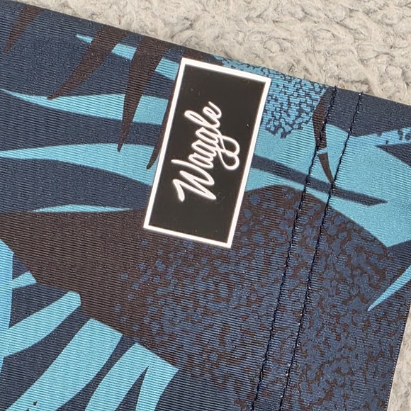 Waggle Golf Polo Shirt Mens 2XL Blue Palms‎ Performance Stretch NEW - Picture 3 of 11